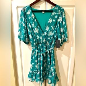Melrose & Market NWT wrapped mini dress. SZ M